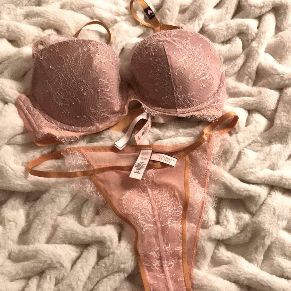 Victoria Secret - NWT Bra (34DD) & panty (Large)